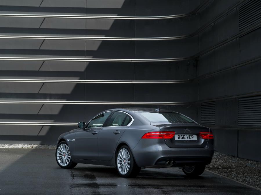  Jaguar XE Portfolio 2015 года  (фото 17 из 30)
